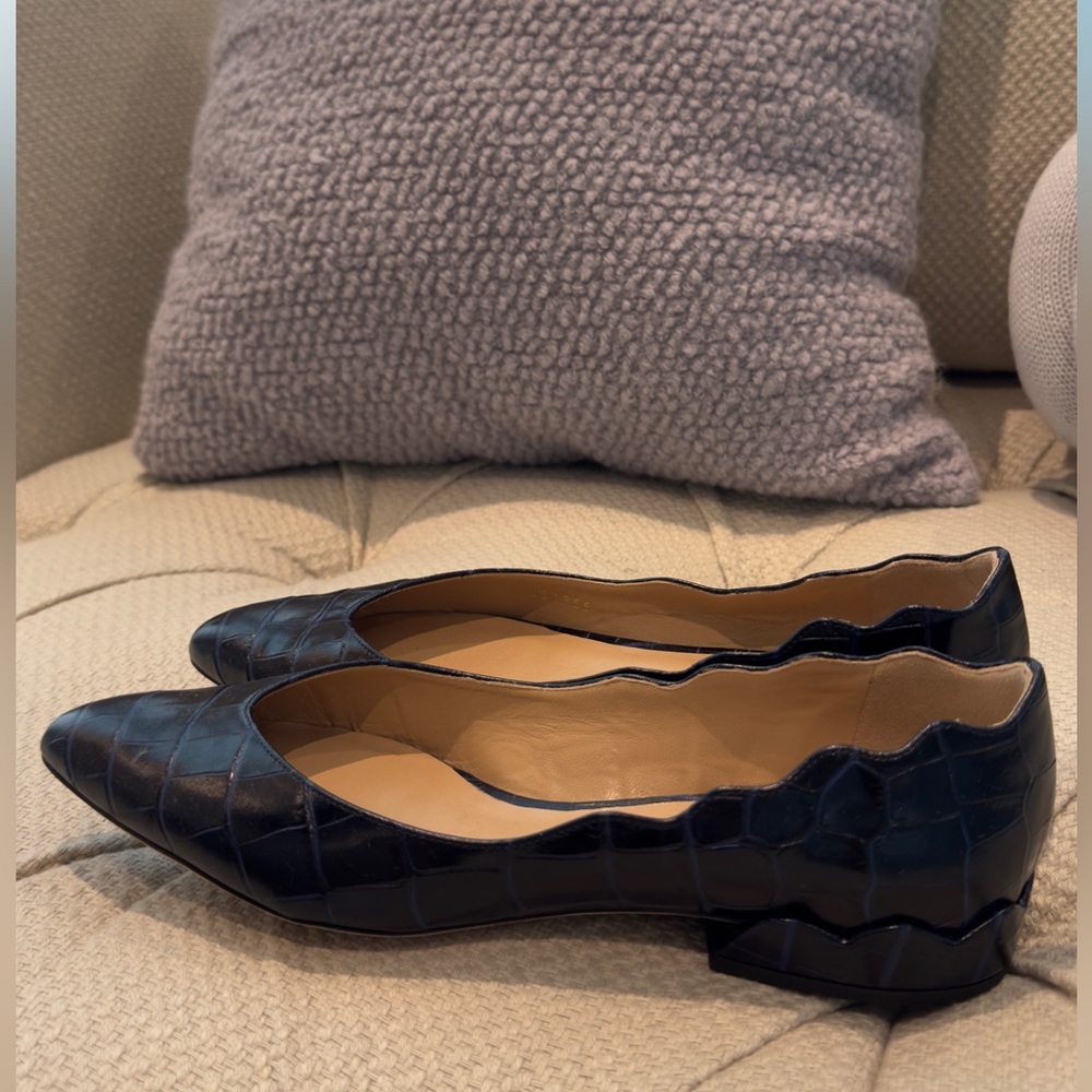 Embossed croc ballerina flats in navy.